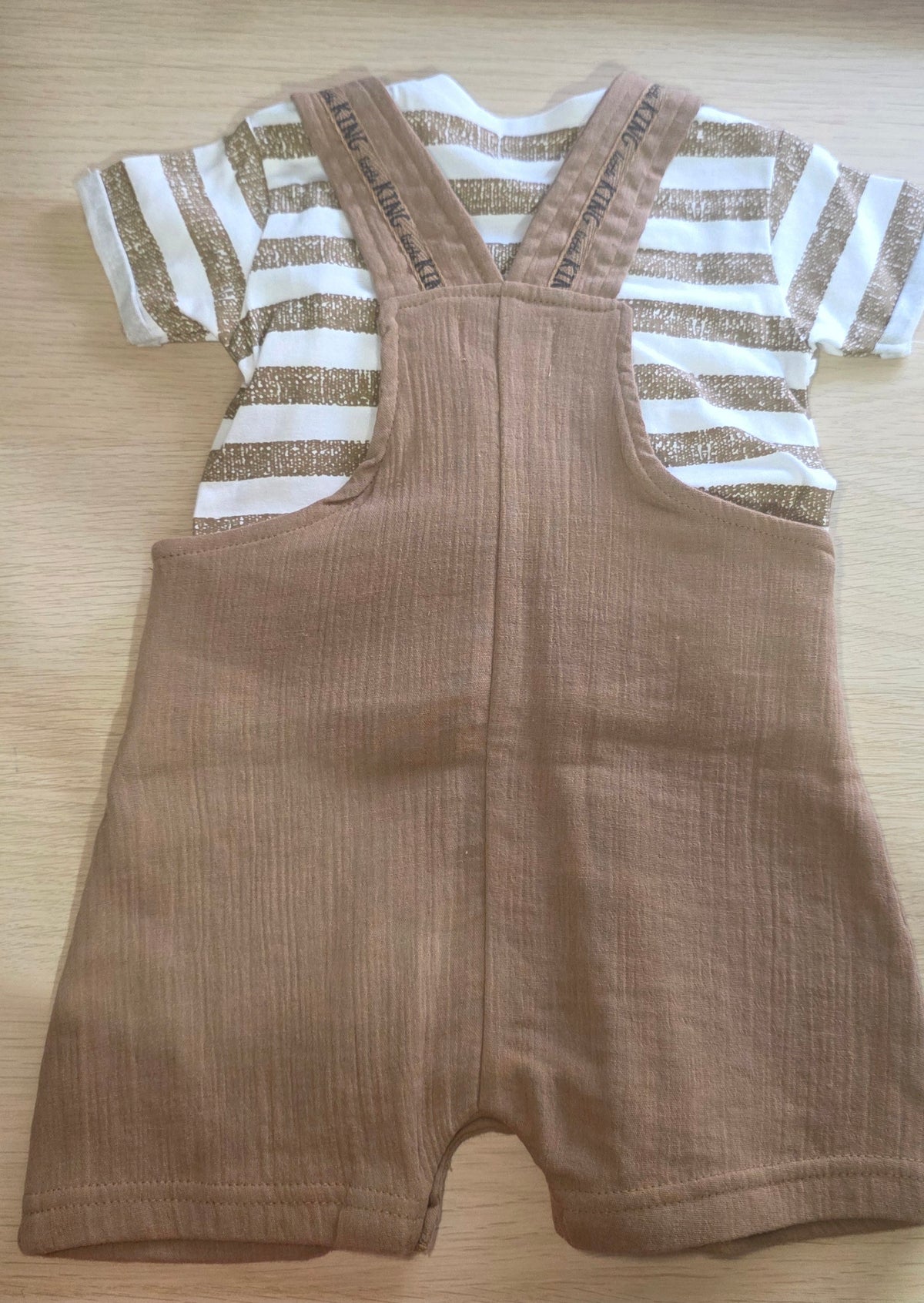 Conjunto Bebé Peto Bambula Marrón y Camiseta Rayas