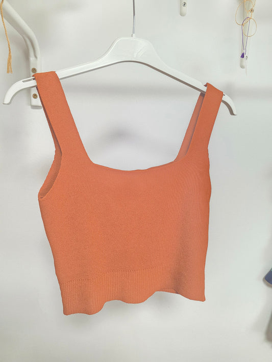 Top de Punto Fino con Escote Cuadrado Modelo Ágata