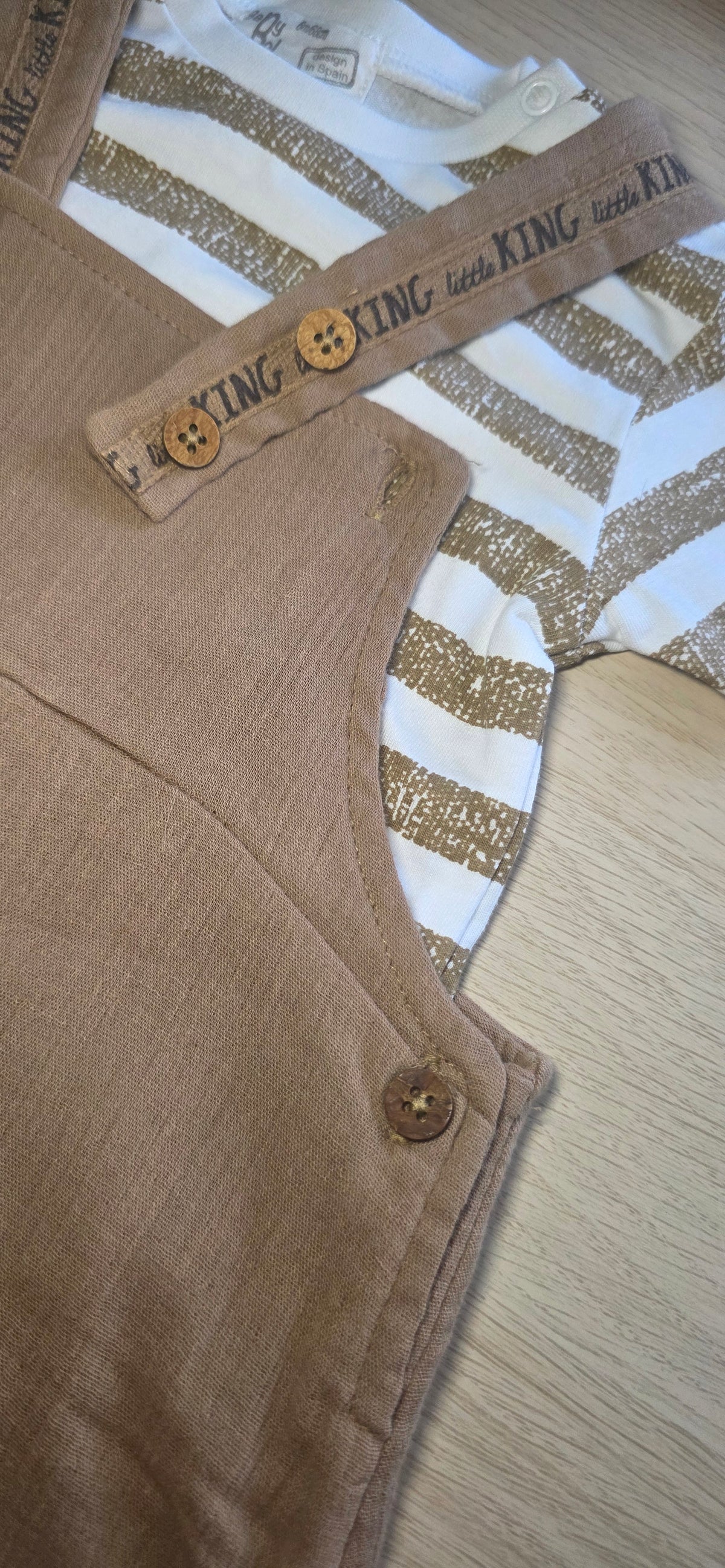 Conjunto Bebé Peto Bambula Marrón y Camiseta Rayas